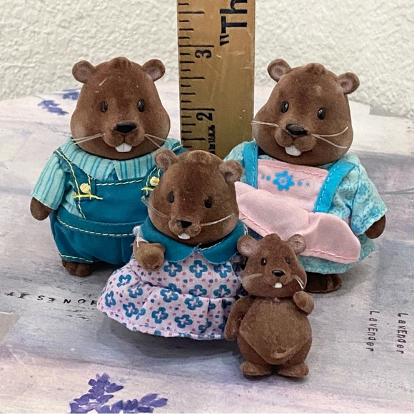 CALICO CRITTERS Lil Woodzeez Waterwaggle Beaver Family Figures - Picture 5 of 10